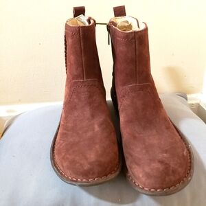 UGG chocolate brown suede ankle boots 6 Item Number: 392267380079